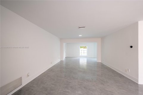 Casa en venta en Miami, Florida, 4 dormitorios, 332.78 m2 № 1828952 - foto 6