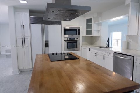 Casa en venta en Miami, Florida, 4 dormitorios, 332.78 m2 № 1828952 - foto 15