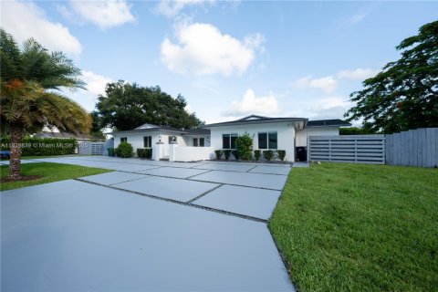 Casa en venta en Miami, Florida, 4 dormitorios, 332.78 m2 № 1828952 - foto 1