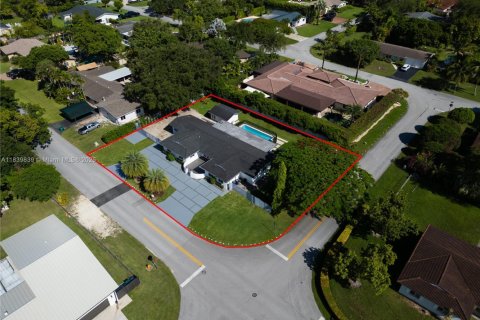 Casa en venta en Miami, Florida, 4 dormitorios, 332.78 m2 № 1828952 - foto 5