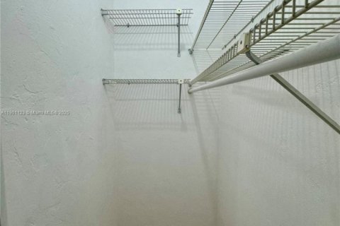 House in Miami, Florida 3 bedrooms, 282.42 sq.m. № 1952257 - photo 8