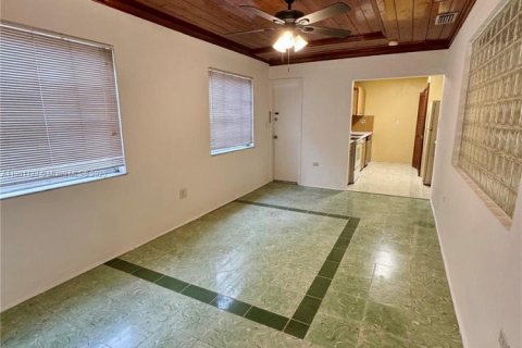 House in Miami, Florida 3 bedrooms, 282.42 sq.m. № 1952257 - photo 3