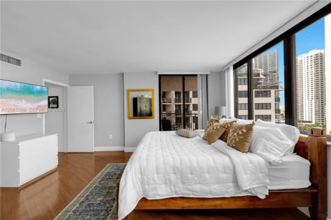 Condominio en alquiler en Miami, Florida, 1 dormitorio, 60.39 m2 № 2355197 - foto 4