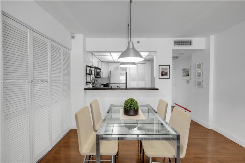 Condominio en alquiler en Miami, Florida, 1 dormitorio, 60.39 m2 № 2355197 - foto 11