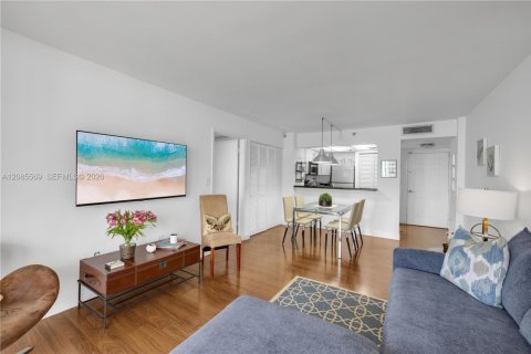 Condominio en alquiler en Miami, Florida, 1 dormitorio, 60.39 m2 № 2355197 - foto 10