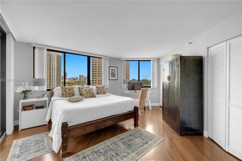 Condominio en alquiler en Miami, Florida, 1 dormitorio, 60.39 m2 № 2355197 - foto 2