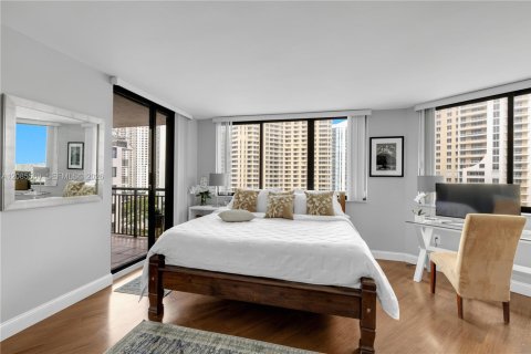 Condominio en alquiler en Miami, Florida, 1 dormitorio, 60.39 m2 № 2355197 - foto 3