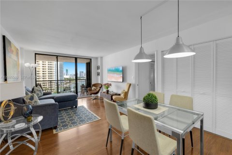 Condominio en alquiler en Miami, Florida, 1 dormitorio, 60.39 m2 № 2355197 - foto 7