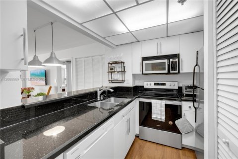 Condominio en alquiler en Miami, Florida, 1 dormitorio, 60.39 m2 № 2355197 - foto 12