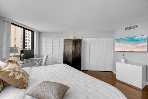 Condominio en alquiler en Miami, Florida, 1 dormitorio, 60.39 m2 № 2355197 - foto 5