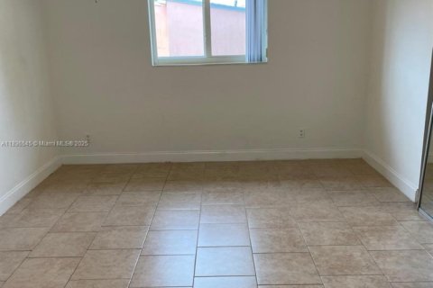 Villa ou maison à louer à Miami, Floride: 4 chambres, 164.07 m2 № 1820253 - photo 10