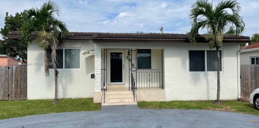 Villa ou maison à Miami, Floride 4 chambres, 164.07 m2 № 1820253