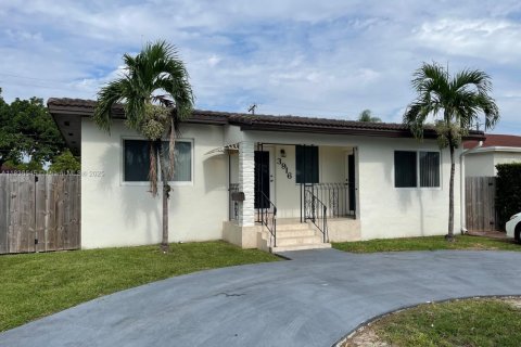 Villa ou maison à louer à Miami, Floride: 4 chambres, 164.07 m2 № 1820253 - photo 2