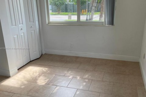 Villa ou maison à louer à Miami, Floride: 4 chambres, 164.07 m2 № 1820253 - photo 7
