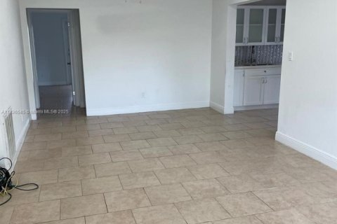 Villa ou maison à louer à Miami, Floride: 4 chambres, 164.07 m2 № 1820253 - photo 5