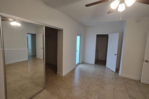 Villa ou maison à louer à Miami, Floride: 4 chambres, 164.07 m2 № 1820253 - photo 11
