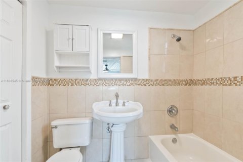 Villa ou maison à louer à Miami, Floride: 4 chambres, 164.07 m2 № 1820253 - photo 18