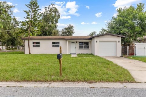 House in Tampa, Florida 5 bedrooms, 151.43 sq.m. № 1825337 - photo 1