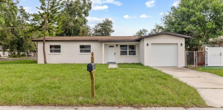 House in Tampa, Florida 5 bedrooms, 151.43 sq.m. № 1825337