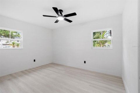 House in Tampa, Florida 5 bedrooms, 151.43 sq.m. № 1825337 - photo 18
