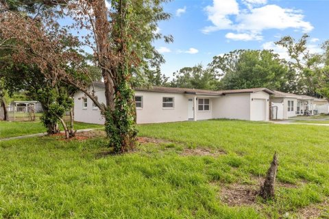 House in Tampa, Florida 5 bedrooms, 151.43 sq.m. № 1825337 - photo 3