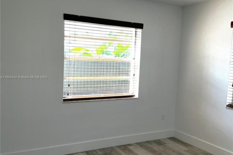 Villa ou maison à louer à Miami, Floride: 3 chambres, 165.83 m2 № 1957174 - photo 17