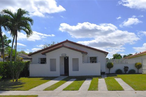 Villa ou maison à louer à Miami, Floride: 3 chambres, 165.83 m2 № 1957174 - photo 1