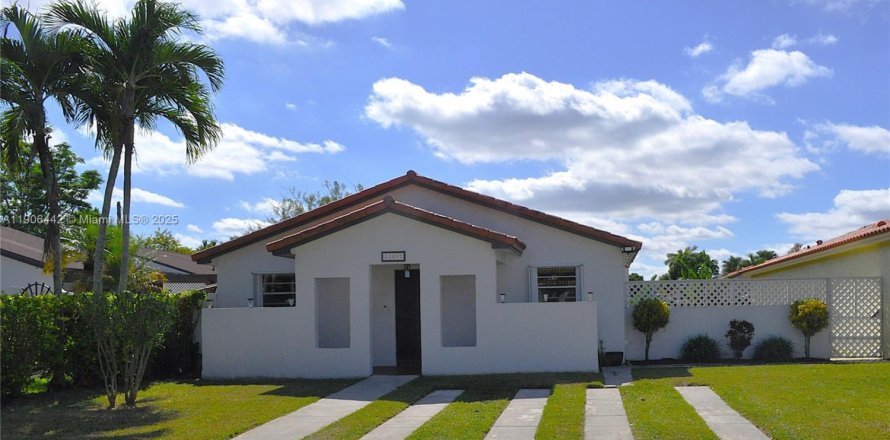 Villa ou maison à Miami, Floride 3 chambres, 165.83 m2 № 1957174
