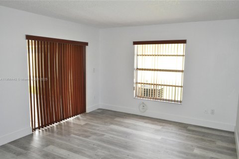 Villa ou maison à louer à Miami, Floride: 3 chambres, 165.83 m2 № 1957174 - photo 3