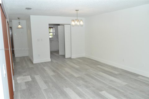 Villa ou maison à louer à Miami, Floride: 3 chambres, 165.83 m2 № 1957174 - photo 8