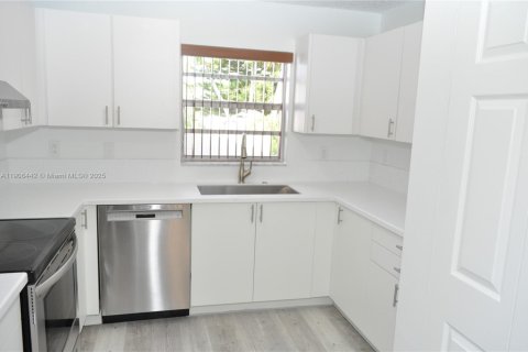 Villa ou maison à louer à Miami, Floride: 3 chambres, 165.83 m2 № 1957174 - photo 5