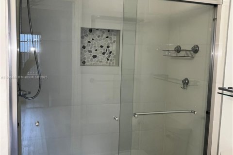 Villa ou maison à louer à Miami, Floride: 3 chambres, 165.83 m2 № 1957174 - photo 13