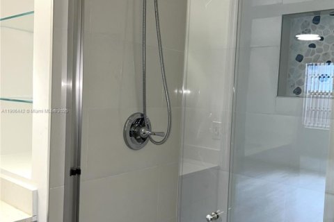Villa ou maison à louer à Miami, Floride: 3 chambres, 165.83 m2 № 1957174 - photo 15