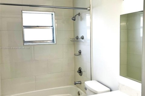 Villa ou maison à louer à Miami, Floride: 3 chambres, 165.83 m2 № 1957174 - photo 20