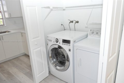 Villa ou maison à louer à Miami, Floride: 3 chambres, 165.83 m2 № 1957174 - photo 6