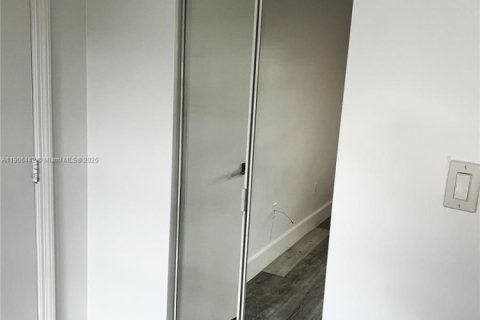 Villa ou maison à louer à Miami, Floride: 3 chambres, 165.83 m2 № 1957174 - photo 10