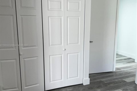 Villa ou maison à louer à Miami, Floride: 3 chambres, 165.83 m2 № 1957174 - photo 18