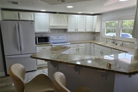 House in Kissimmee, Florida 3 bedrooms, 191.75 sq.m. № 2236554 - photo 8