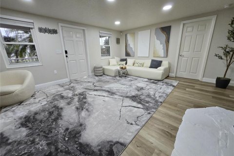 House in Kissimmee, Florida 3 bedrooms, 191.75 sq.m. № 2236554 - photo 4