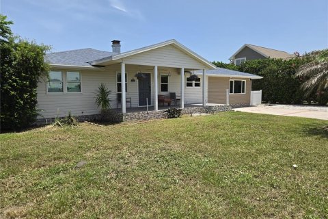 House in Kissimmee, Florida 3 bedrooms, 191.75 sq.m. № 2236554 - photo 2