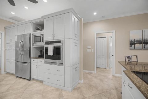 House in Naples, Florida 3 bedrooms, 137.59 sq.m. № 2044449 - photo 11