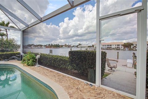 House in Naples, Florida 3 bedrooms, 137.59 sq.m. № 2044449 - photo 27