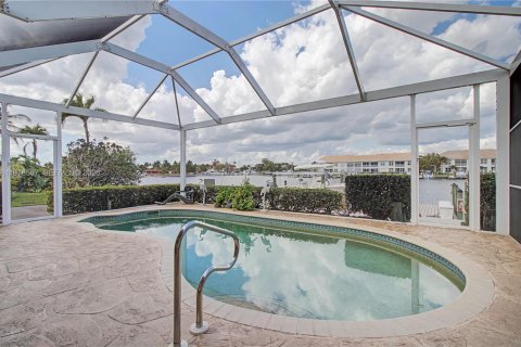 House in Naples, Florida 3 bedrooms, 137.59 sq.m. № 2044449 - photo 28