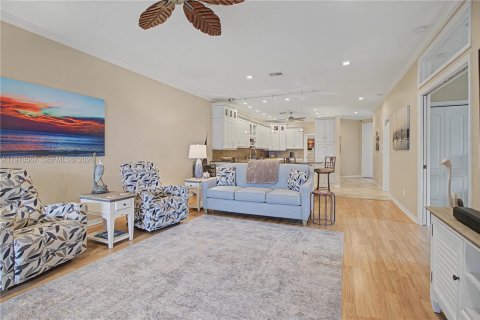 House in Naples, Florida 3 bedrooms, 137.59 sq.m. № 2044449 - photo 13