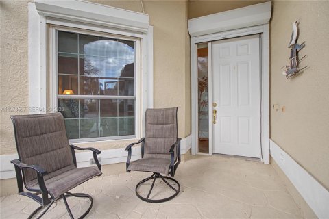 House in Naples, Florida 3 bedrooms, 137.59 sq.m. № 2044449 - photo 4