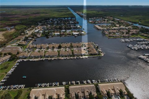 House in Naples, Florida 3 bedrooms, 137.59 sq.m. № 2044449 - photo 2