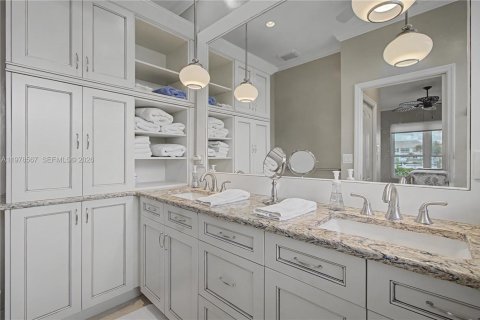 House in Naples, Florida 3 bedrooms, 137.59 sq.m. № 2044449 - photo 20