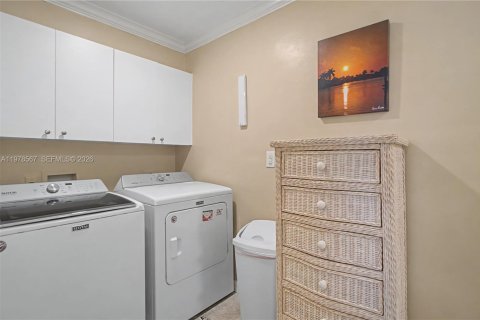 House in Naples, Florida 3 bedrooms, 137.59 sq.m. № 2044449 - photo 24