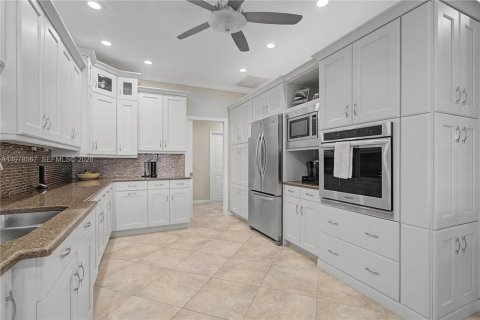 House in Naples, Florida 3 bedrooms, 137.59 sq.m. № 2044449 - photo 10