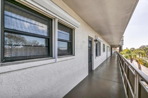 Condo in Saint Petersburg, Florida, 2 bedrooms  № 1827832 - photo 5
